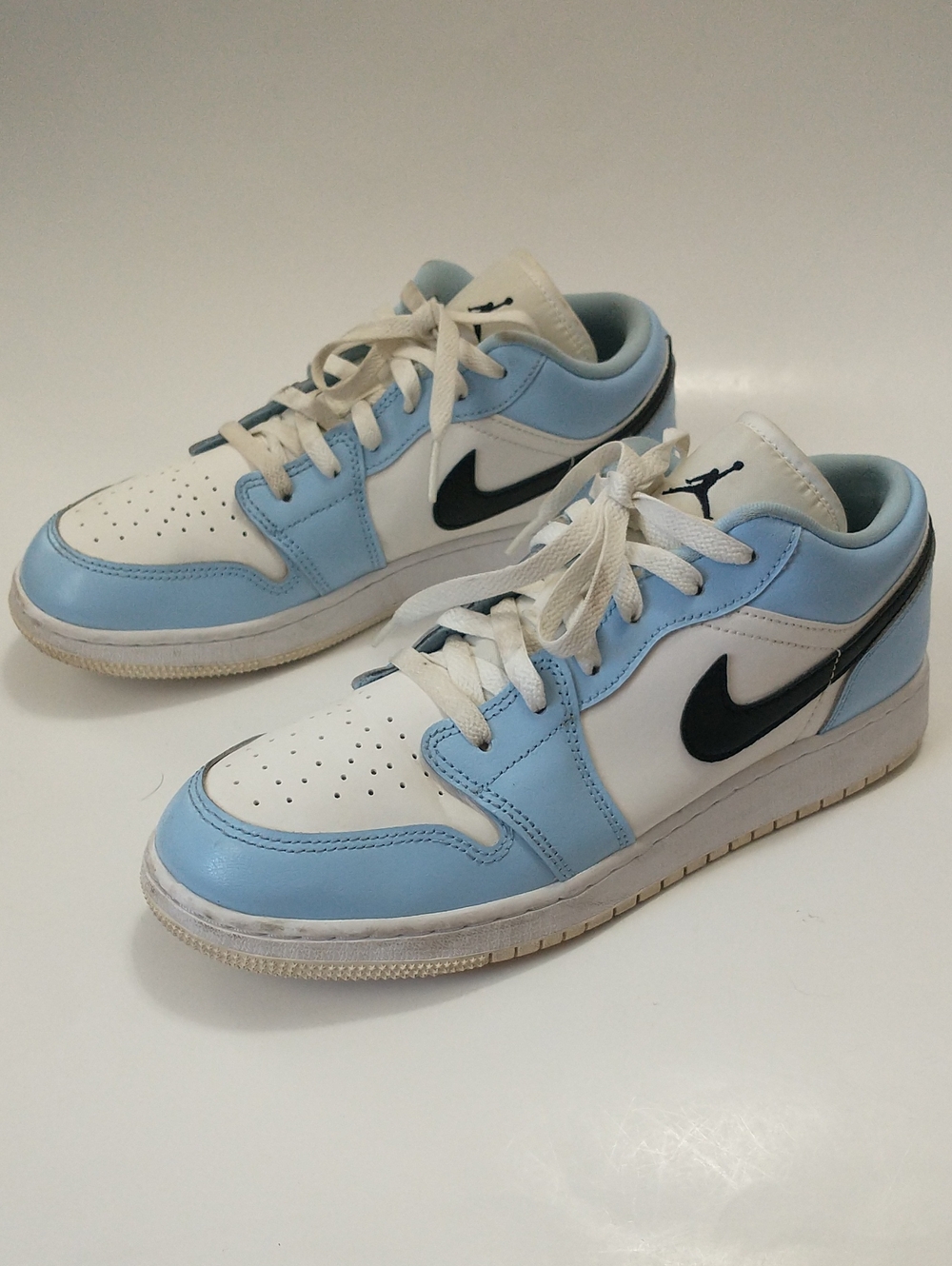 Nike Air Jordan 1 Low Big Kids Low-Top Sneakers in White, Light Blue & Black. 7Y